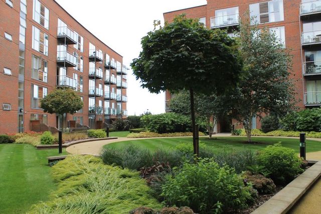  Image of 1 bedroom Flat to rent in The Heart Walton-on-Thames KT12 at The Heart Walton On Thames Surrey, KT12 1GB