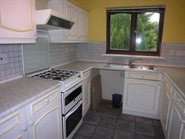  Image of 2 bedroom Flat to rent in The Paddock Clarkston Glasgow G76 at Busby Glasgow Glasgow, G76 8SL