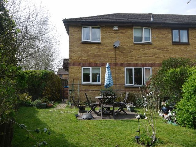  Image of 1 bedroom Terraced house for sale in The Pastures Aylesbury HP20 at The Pastures  Aylesbury, HP20 1XL