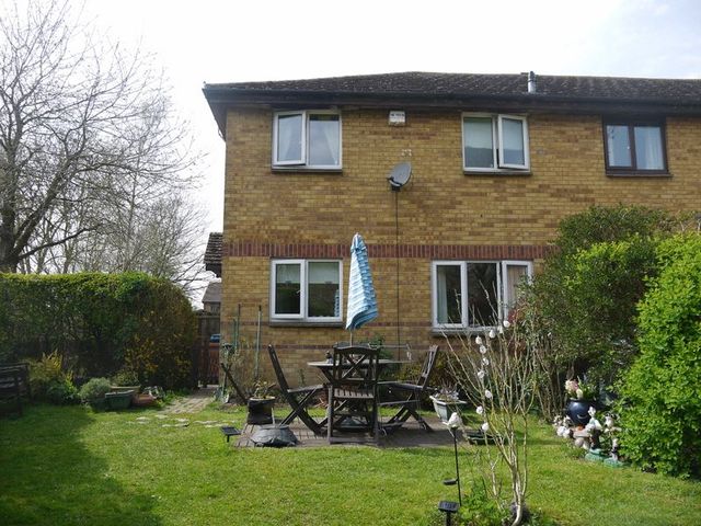  Image of 1 bedroom Terraced house for sale in The Pastures Aylesbury HP20 at The Pastures  Aylesbury, HP20 1XL