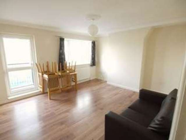  Image of 3 bedroom Flat to rent in The Poplars London N14 at The Poplars  Oakwood, N14 4HH