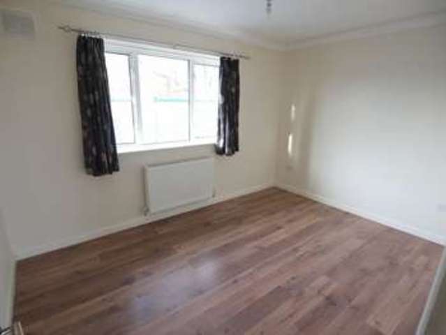  Image of 3 bedroom Flat to rent in The Poplars London N14 at The Poplars  Oakwood, N14 4HH