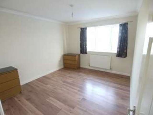  Image of 3 bedroom Flat to rent in The Poplars London N14 at The Poplars  Oakwood, N14 4HH