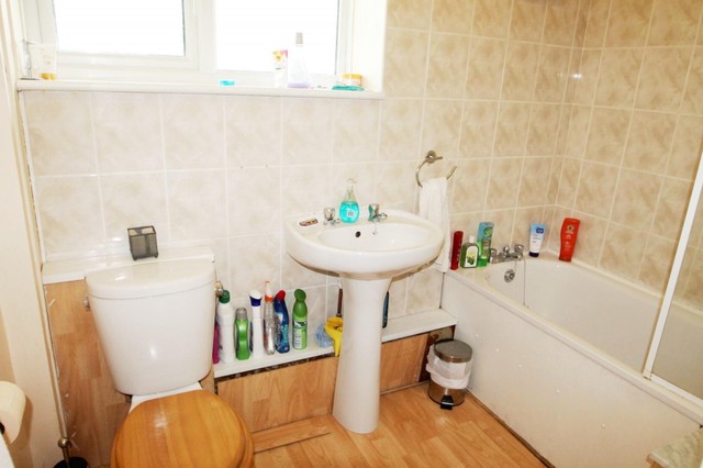  Image of 3 bedroom Maisonette to rent in The Ridgeway St. Albans AL4 at St Albans, AL4 9TZ