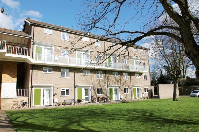  Image of 3 bedroom Maisonette to rent in The Ridgeway St. Albans AL4 at St Albans, AL4 9TZ