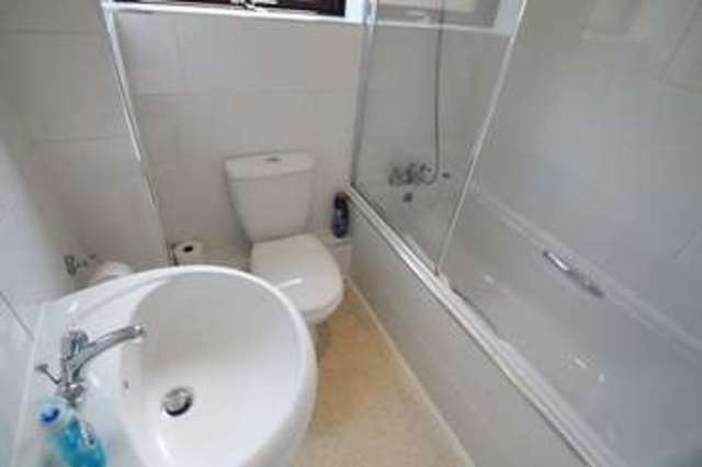  Image of 2 bedroom Semi-Detached house to rent in Thirlstane Firs Chandler