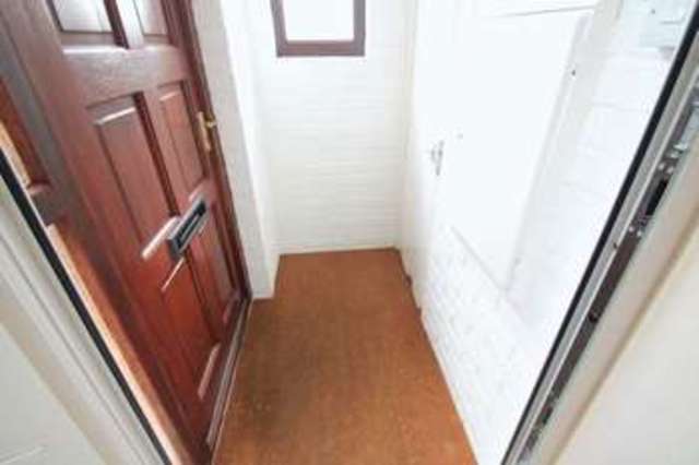  Image of 2 bedroom Semi-Detached house to rent in Thirlstane Firs Chandler