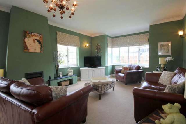 Image of 4 bedroom Bungalow for sale in Toms Lane Kings Langley WD4 at Toms Lane  Kings Langley, WD4 8NY