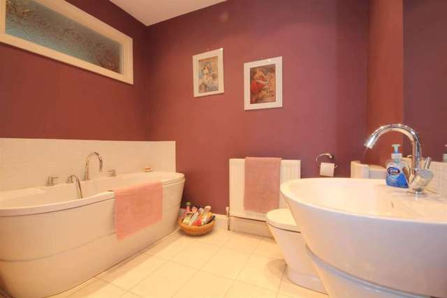  Image of 4 bedroom Bungalow for sale in Toms Lane Kings Langley WD4 at Toms Lane  Kings Langley, WD4 8NY