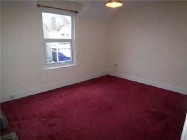  Image of 1 bedroom Flat to rent in Torquay Road Paignton TQ3 at Torquay Road Preston PAIGNTON, TQ3 2DZ