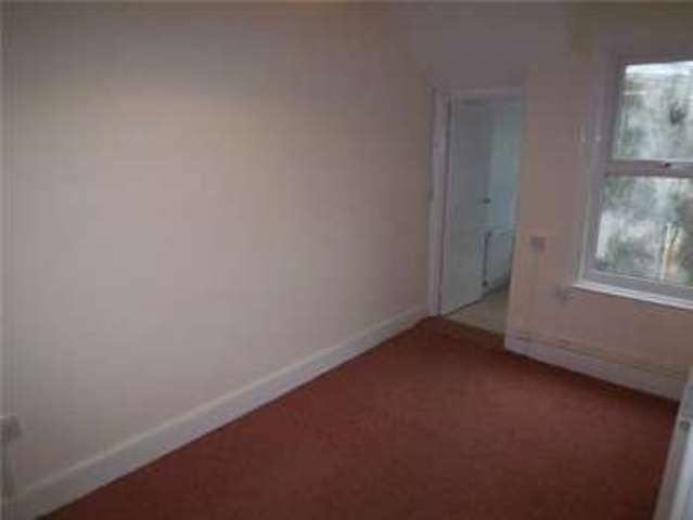  Image of 1 bedroom Flat to rent in Torquay Road Paignton TQ3 at Torquay Road Preston PAIGNTON, TQ3 2DZ