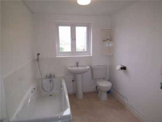  Image of 1 bedroom Flat to rent in Torquay Road Paignton TQ3 at Torquay Road Preston PAIGNTON, TQ3 2DZ