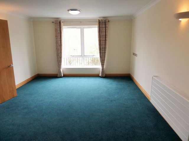  Image of 1 bedroom Flat to rent in Torun Way Swindon SN25 at Torun way Haydon End Swindon, SN25 1TA