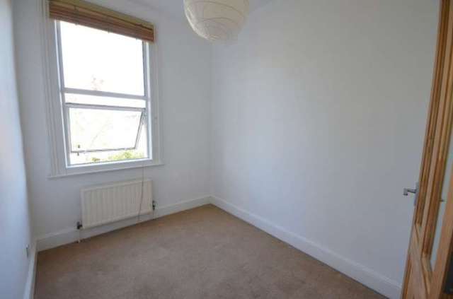  Image of 4 bedroom Flat to rent in Tyrwhitt Road London SE4 at Tyrwhitt Road  Brockley, SE4 1QG