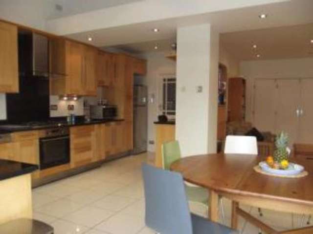  Image of 4 bedroom Semi-Detached house for sale in Underne Avenue London N14 at London  Osidge, N14 7ND