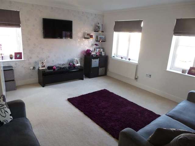  Image of 3 bedroom Town House for sale in Union Street Dunstable LU6 at Dunstable, LU6 1HB