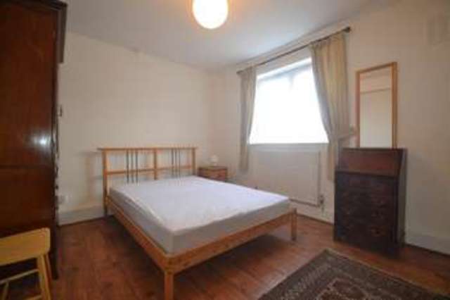  Image of 3 bedroom Apartment to rent in Urmston Drive London SW19 at Wimbledon Park, SW19 6SG