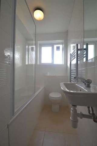  Image of 3 bedroom Apartment to rent in Urmston Drive London SW19 at Wimbledon Park, SW19 6SG