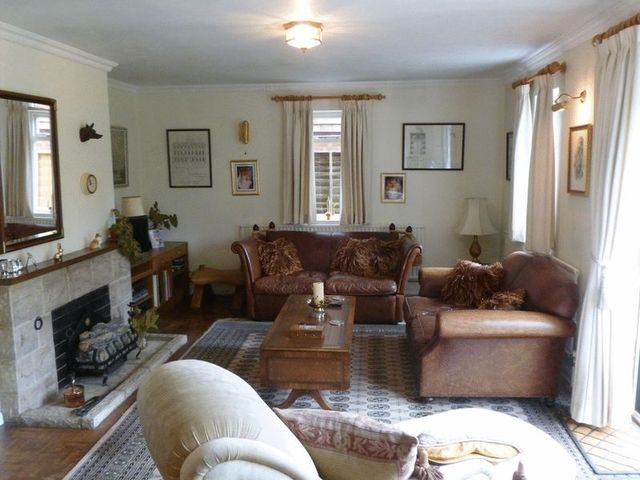  Image of 3 bedroom Detached house for sale in Vicarage Road Wigginton Tring HP23 at Vicarage Road  Wigginton, HP23 6DZ