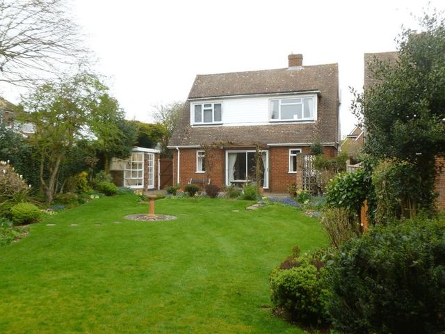  Image of 3 bedroom Detached house for sale in Vicarage Road Wigginton Tring HP23 at Vicarage Road  Wigginton, HP23 6DZ
