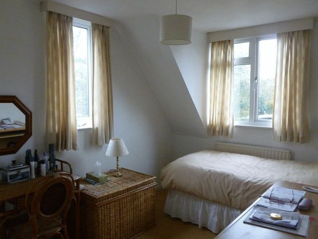  Image of 3 bedroom Detached house for sale in Vicarage Road Wigginton Tring HP23 at Vicarage Road  Wigginton, HP23 6DZ