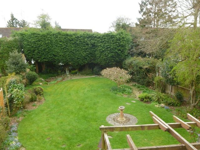  Image of 3 bedroom Detached house for sale in Vicarage Road Wigginton Tring HP23 at Vicarage Road  Wigginton, HP23 6DZ