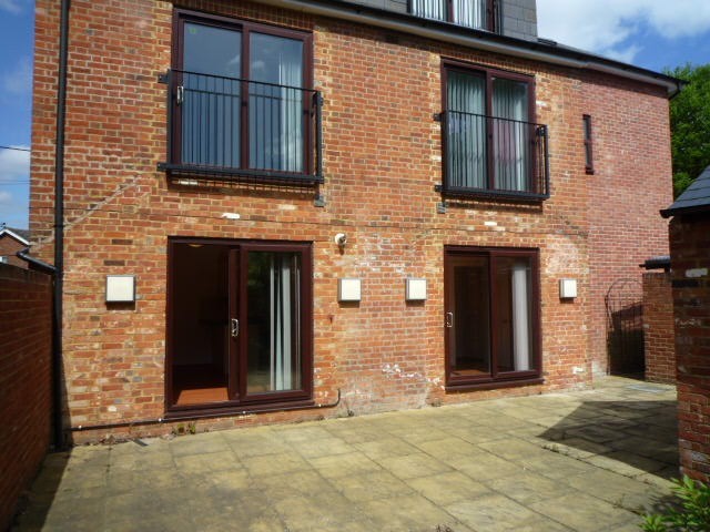  Image of 1 bedroom Apartment to rent in High Street Little Sandhurst Sandhurst GU47 at High Street Little Sandhurst Sandhurst, GU47 8NS