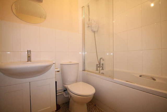  Image of 2 bedroom Flat to rent in Wanstead Road Bromley BR1 at Bromley  Kent, BR1 3DZ