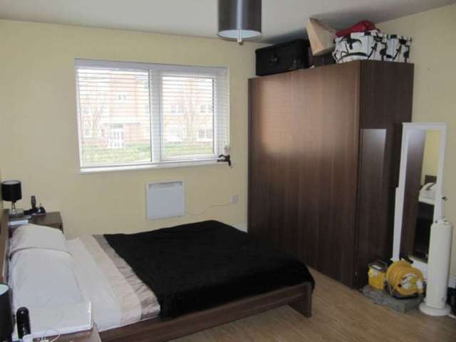  Image of 2 bedroom Flat to rent in Warwick Close Hornchurch RM11 at Warick Close  Hornchurch, RM11 3DQ