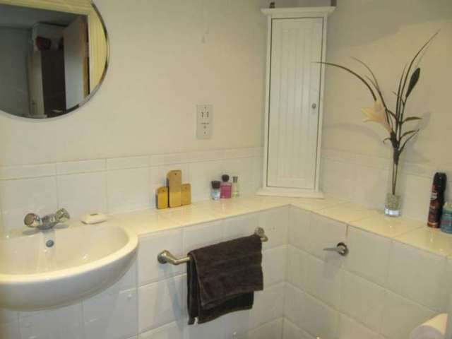  Image of 2 bedroom Flat to rent in Warwick Close Hornchurch RM11 at Warick Close  Hornchurch, RM11 3DQ