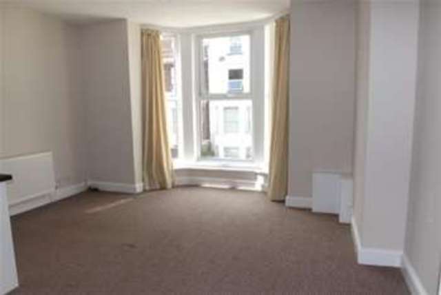  Image of 2 bedroom Flat to rent in Waverley Road Southsea PO5 at Southsea, PO5 2PW