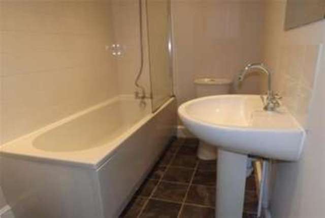  Image of 2 bedroom Flat to rent in Waverley Road Southsea PO5 at Southsea, PO5 2PW