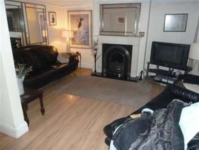  Image of 3 bedroom Property to rent in Wellington Walk Westbury-on-Trym Bristol BS10 at Wellington Walk Westbury on Trym Bristol, BS10 5EU