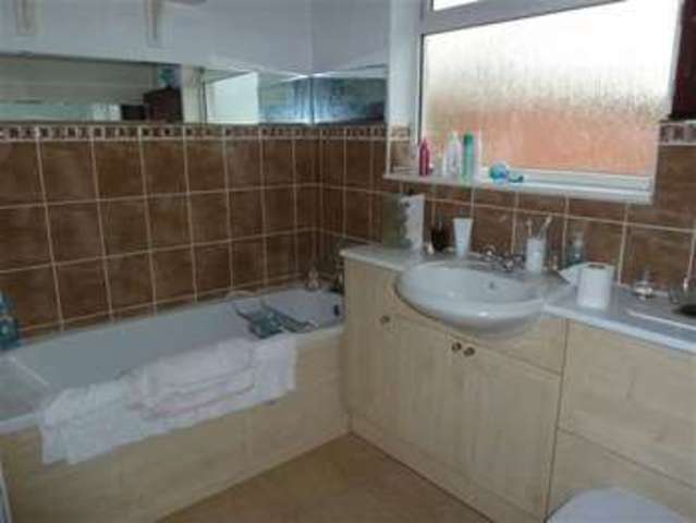  Image of 3 bedroom Property to rent in Wellington Walk Westbury-on-Trym Bristol BS10 at Wellington Walk Westbury on Trym Bristol, BS10 5EU