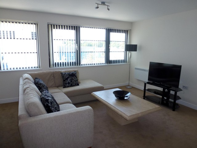  Image of 2 bedroom Apartment to rent in Farnborough Road Farnborough GU14 at Kestrel Road  Farnborough, GU14 6TL