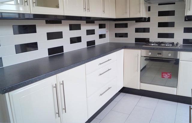  Image of 3 bedroom End of Terrace for sale in West Avenue Hayes UB3 at Hayes Middlesex Hayes, UB3 2EY