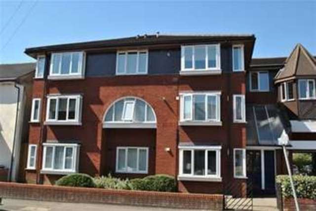  Image of 2 bedroom Flat to rent in West Avenue London E17 at West Avenue  London, E17 9PU