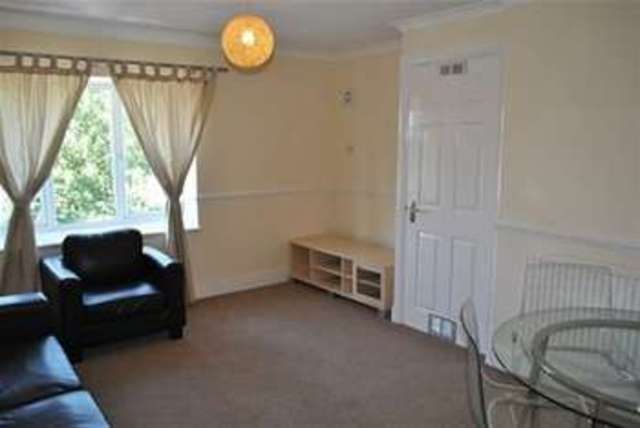  Image of 2 bedroom Flat to rent in West Avenue London E17 at West Avenue  London, E17 9PU
