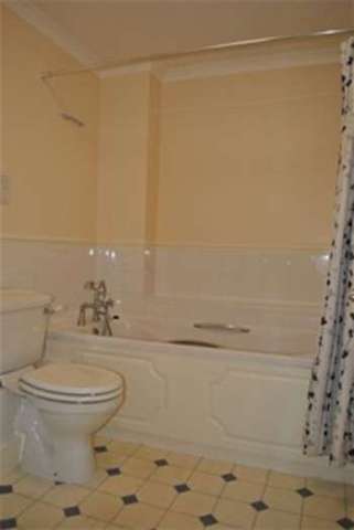  Image of 2 bedroom Flat to rent in West Avenue London E17 at West Avenue  London, E17 9PU