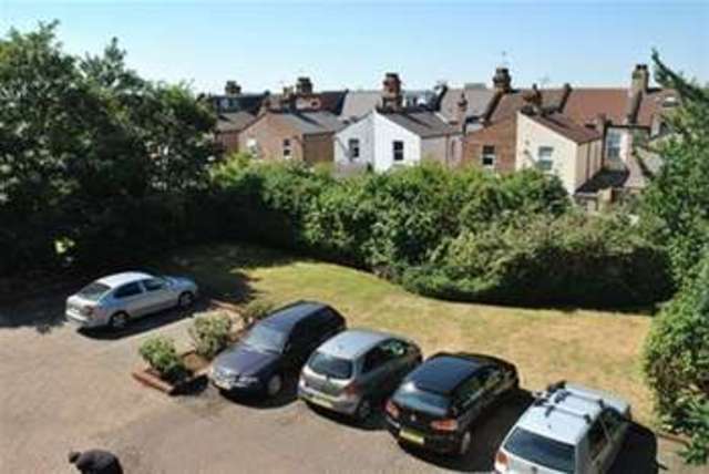  Image of 2 bedroom Flat to rent in West Avenue London E17 at West Avenue  London, E17 9PU