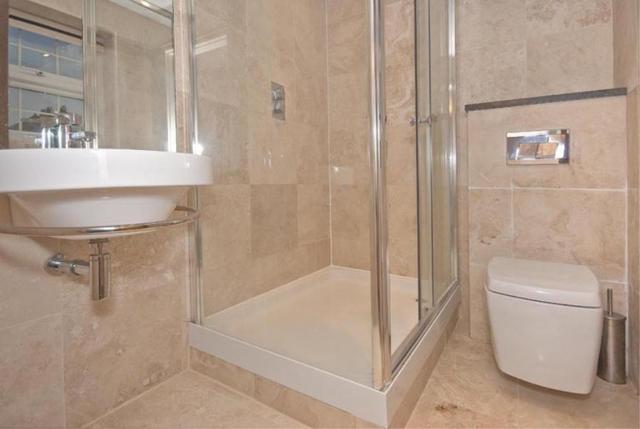  Image of 5 bedroom Detached house to rent in West Park London SE9 at London, SE9 4RH