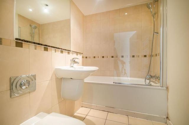  Image of 3 bedroom Apartment to rent in Wheler Street London E1 at London, E1 6ND
