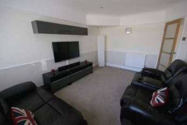  Image of 4 bedroom Detached house for sale in White Hart Lane Portchester Fareham PO16 at White Hart Lane Portchester Fareham, PO16 9BH