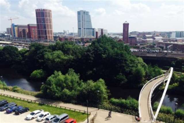 Image of 2 bedroom Flat to rent in Riverside Way Leeds LS1 at Leeds, LS1 4EF
