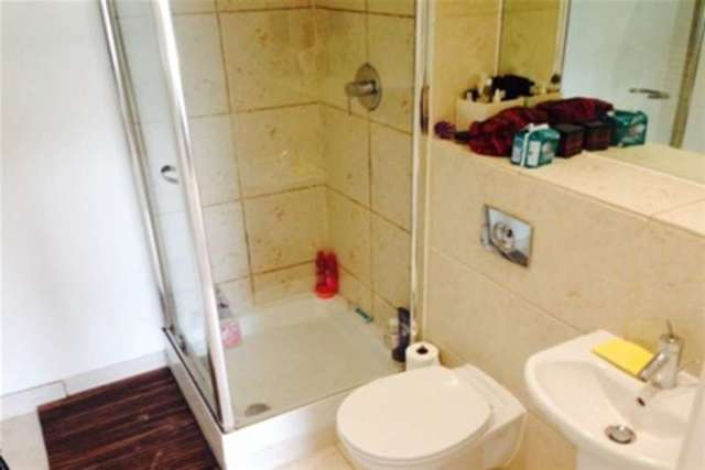  Image of 2 bedroom Flat to rent in Riverside Way Leeds LS1 at Leeds, LS1 4EF