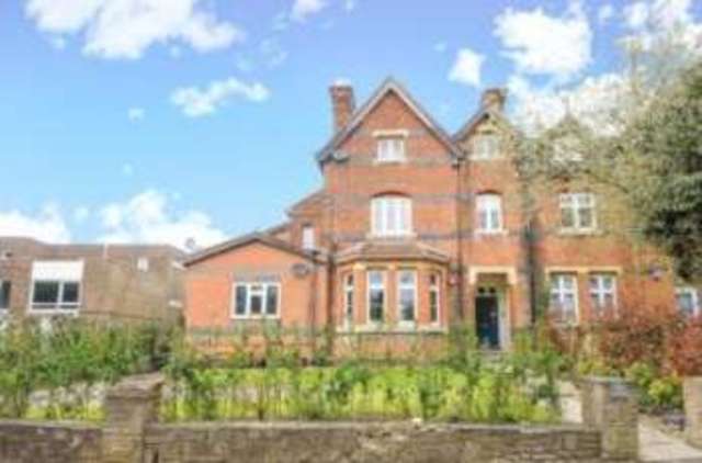  Image of 2 bedroom Flat for sale in Willow Grove Chislehurst BR7 at Chislehurst  Chislehurst, BR7 5BU