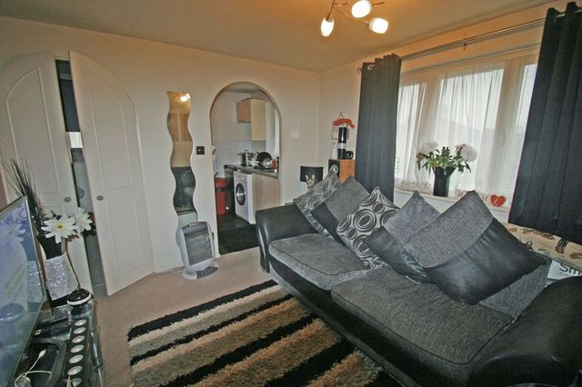  Image of 1 bedroom Houses for sale in Woodfield Close Enfield EN1 at Woodfield Close Array Enfield, EN1 2AZ