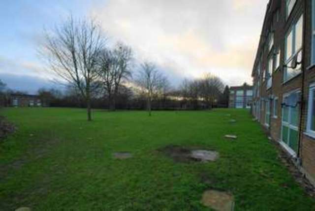  Image of 2 bedroom Flat to rent in Burns Drive Hemel Hempstead HP2 at Burns Drive Woodhall Farm Hemel Hempstead, HP2 7NP