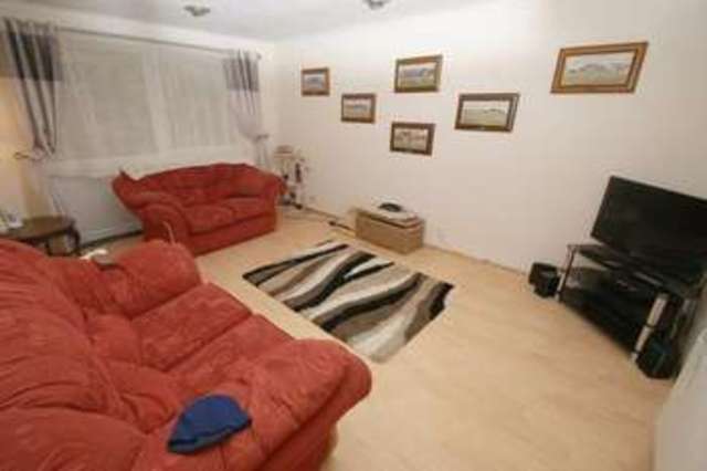  Image of 2 bedroom Flat to rent in Burns Drive Hemel Hempstead HP2 at Burns Drive Woodhall Farm Hemel Hempstead, HP2 7NP