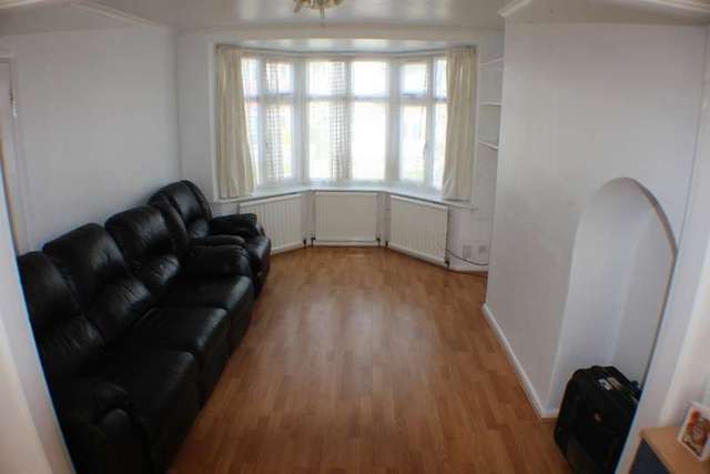  Image of 5 bedroom Detached house to rent in Woodnewton Drive Leicester LE5 at Woodnewton Drive  Leicester, LE5 6NL